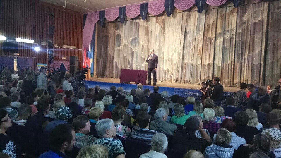 Сергей Левченко встретился с жителями Байкальска и Слюдянки.jpg